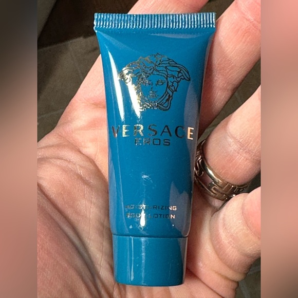 Versace Cosmetic bag and essential set Exclusively designed for Turkish Airlines - Picture 6 of 9